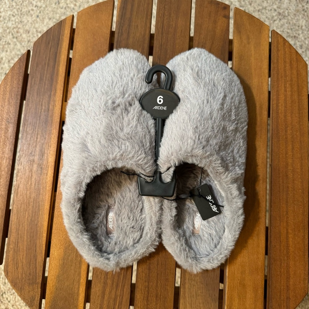 Ardene Women’s Faux Fur Slide Slippers /NWT